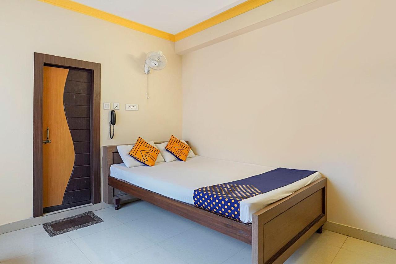 Hotel O Trisha Guest House Dam Dam Bagian luar foto