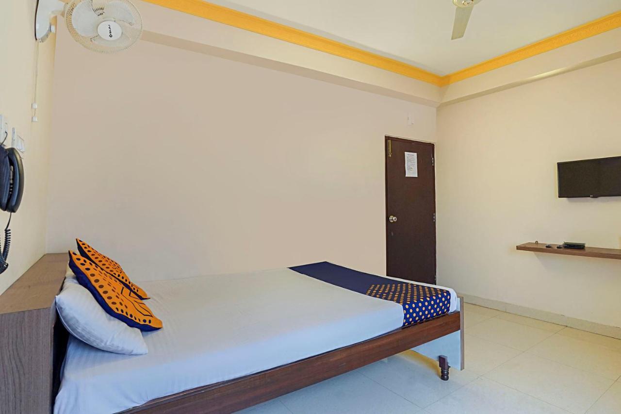 Hotel O Trisha Guest House Dam Dam Bagian luar foto