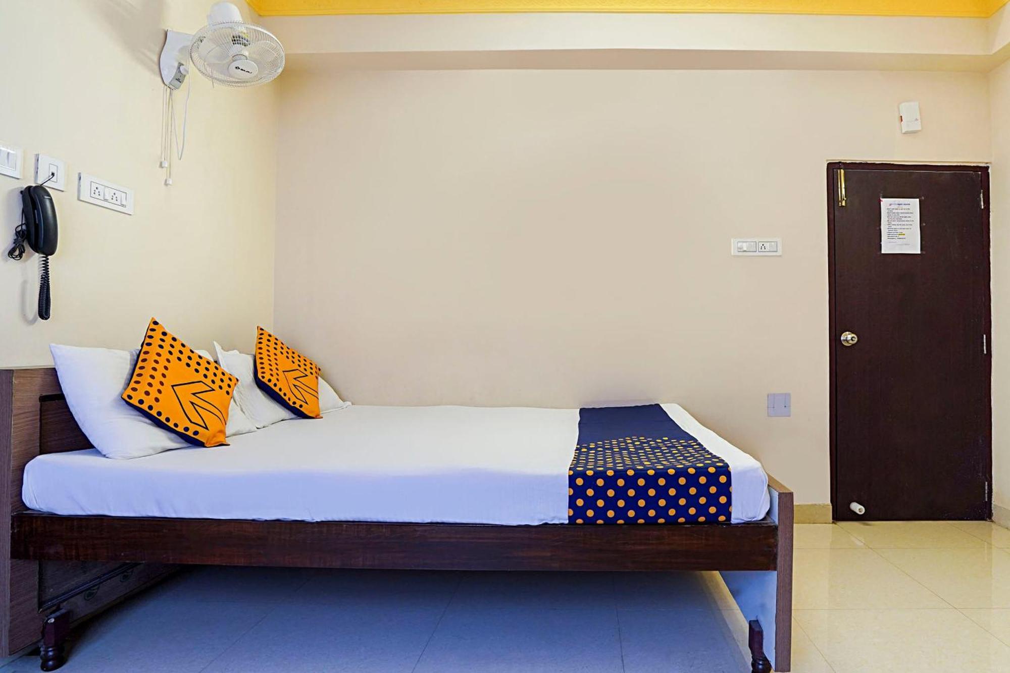 Hotel O Trisha Guest House Dam Dam Bagian luar foto