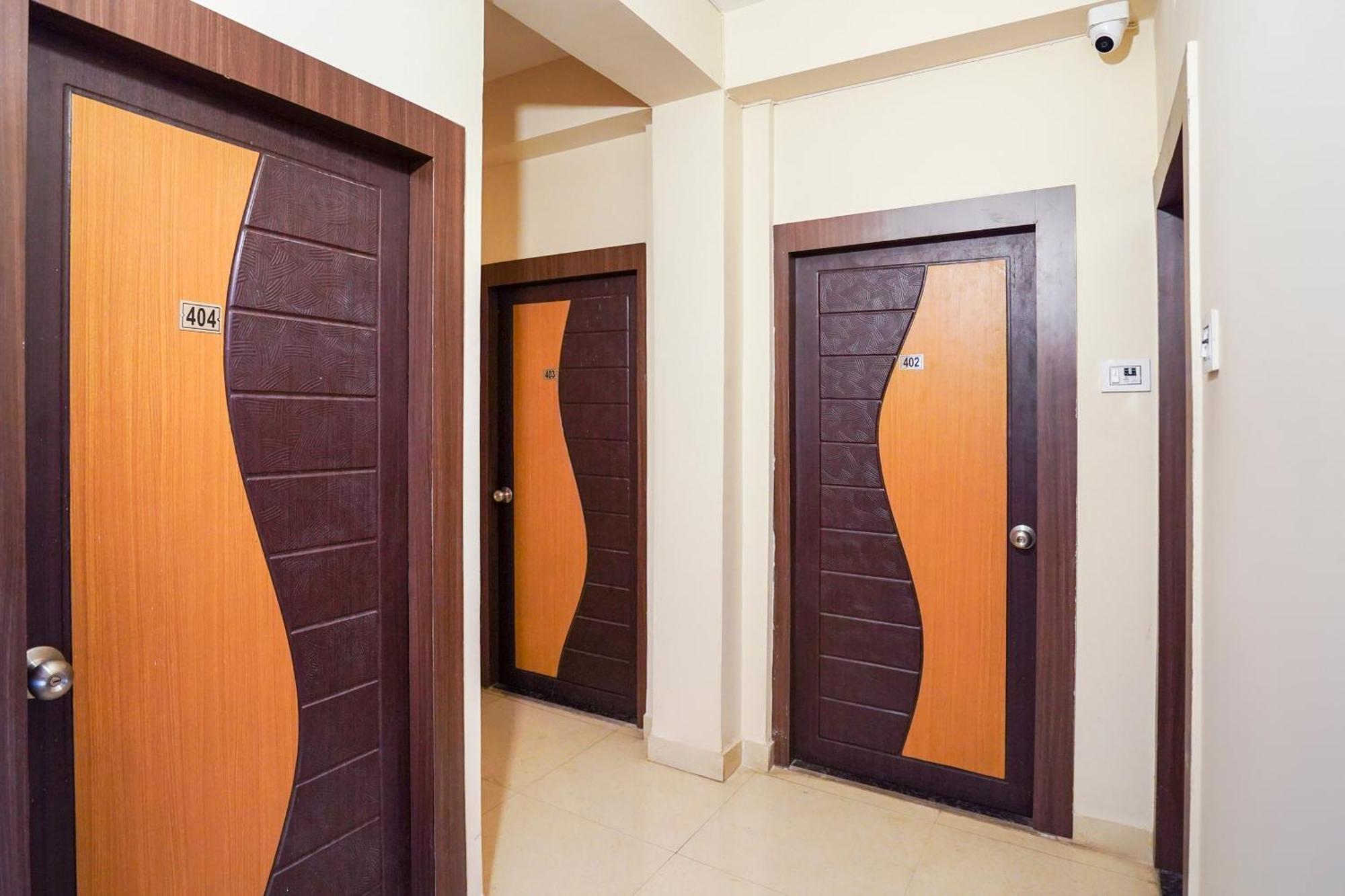 Hotel O Trisha Guest House Dam Dam Bagian luar foto