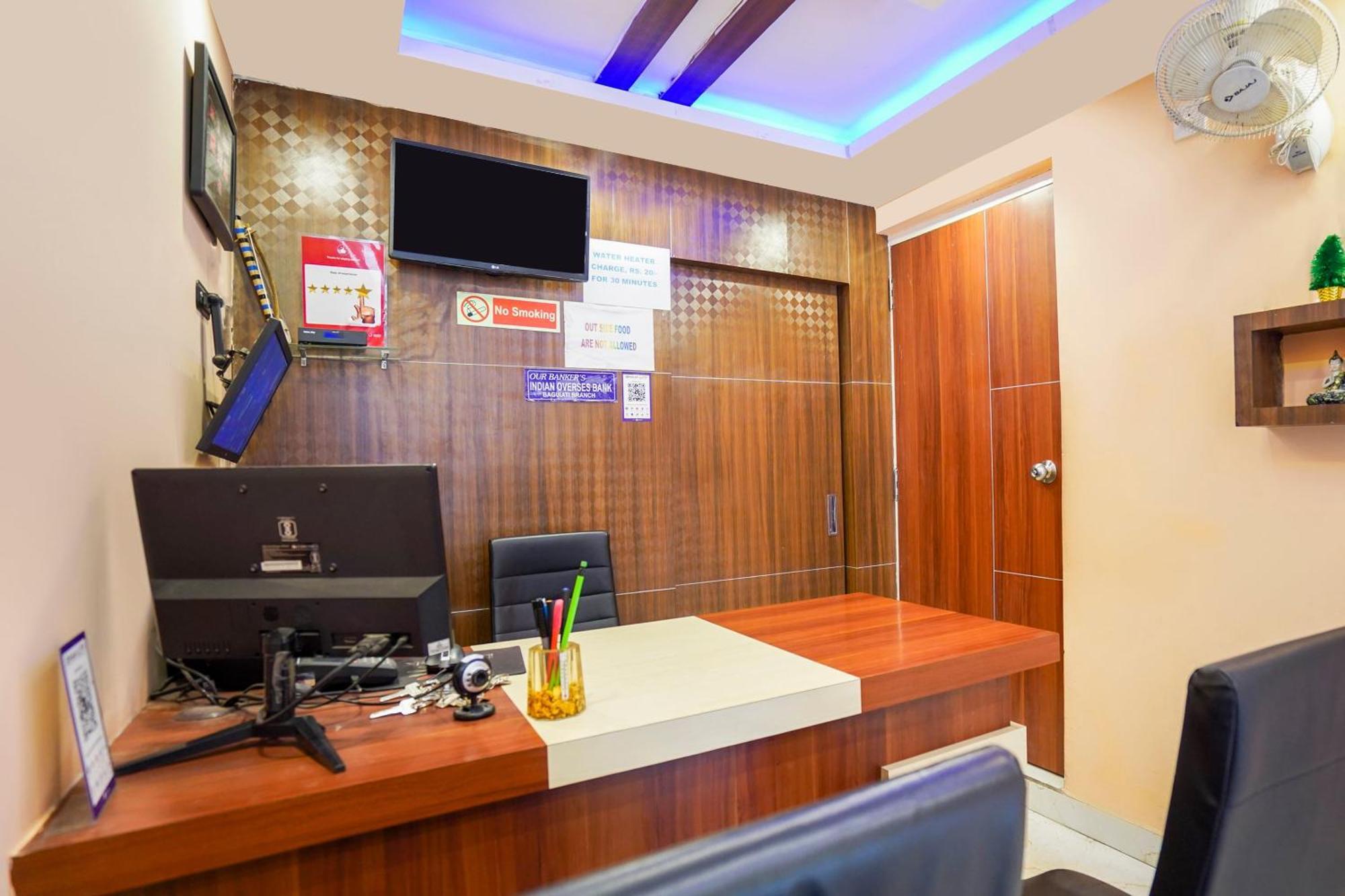 Hotel O Trisha Guest House Dam Dam Bagian luar foto