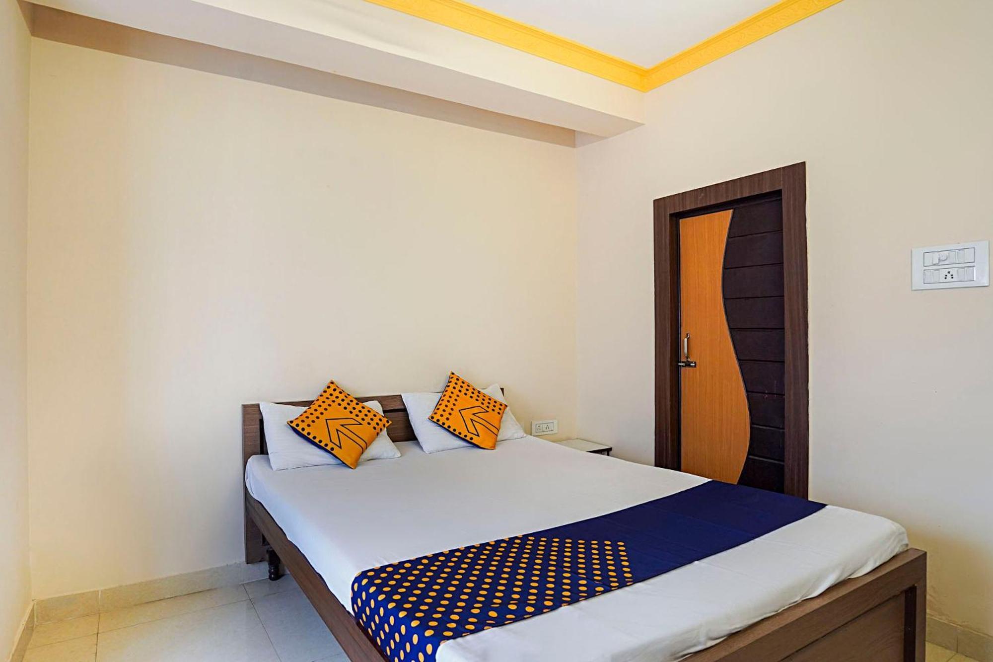 Hotel O Trisha Guest House Dam Dam Bagian luar foto
