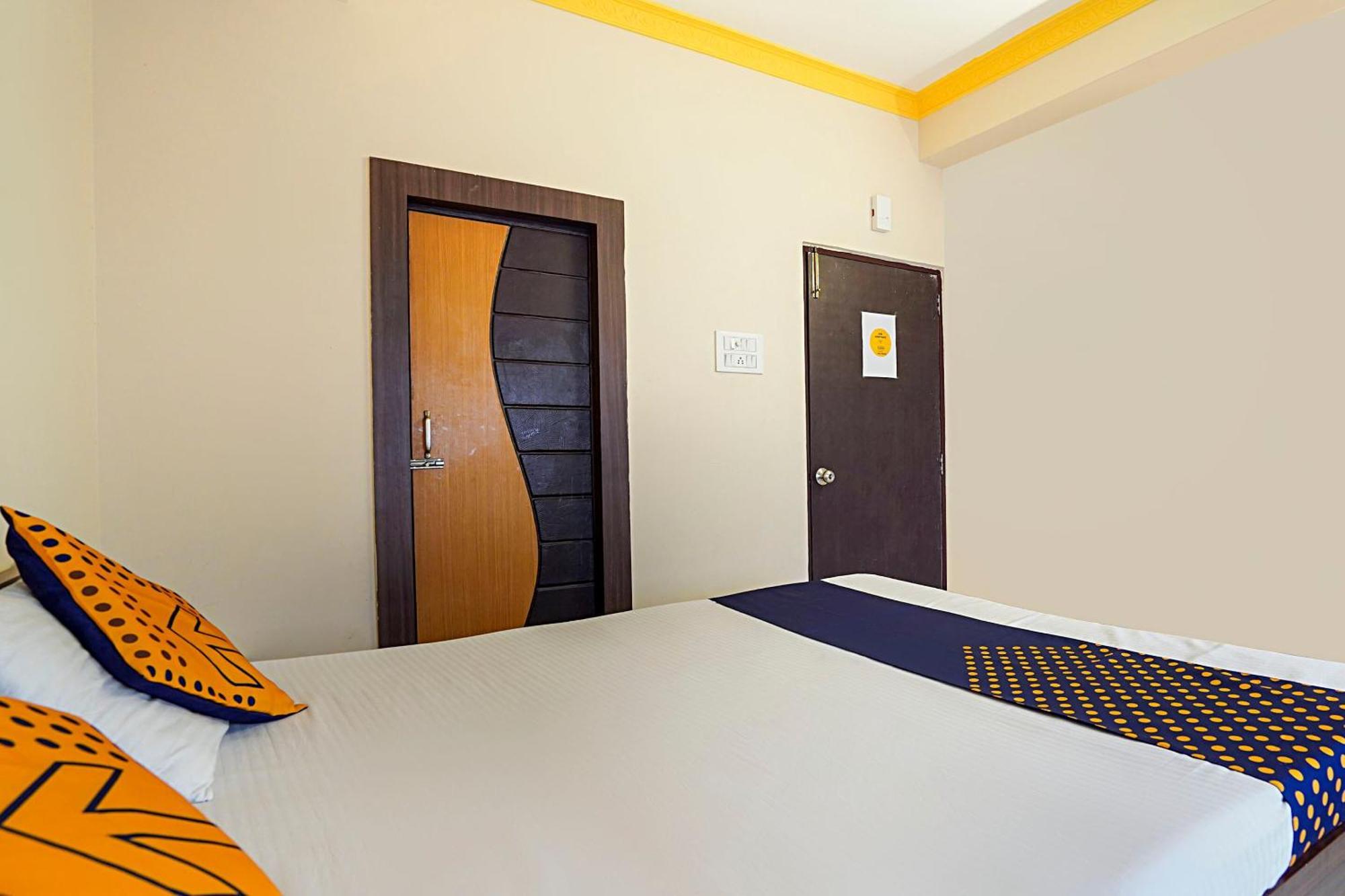 Hotel O Trisha Guest House Dam Dam Bagian luar foto